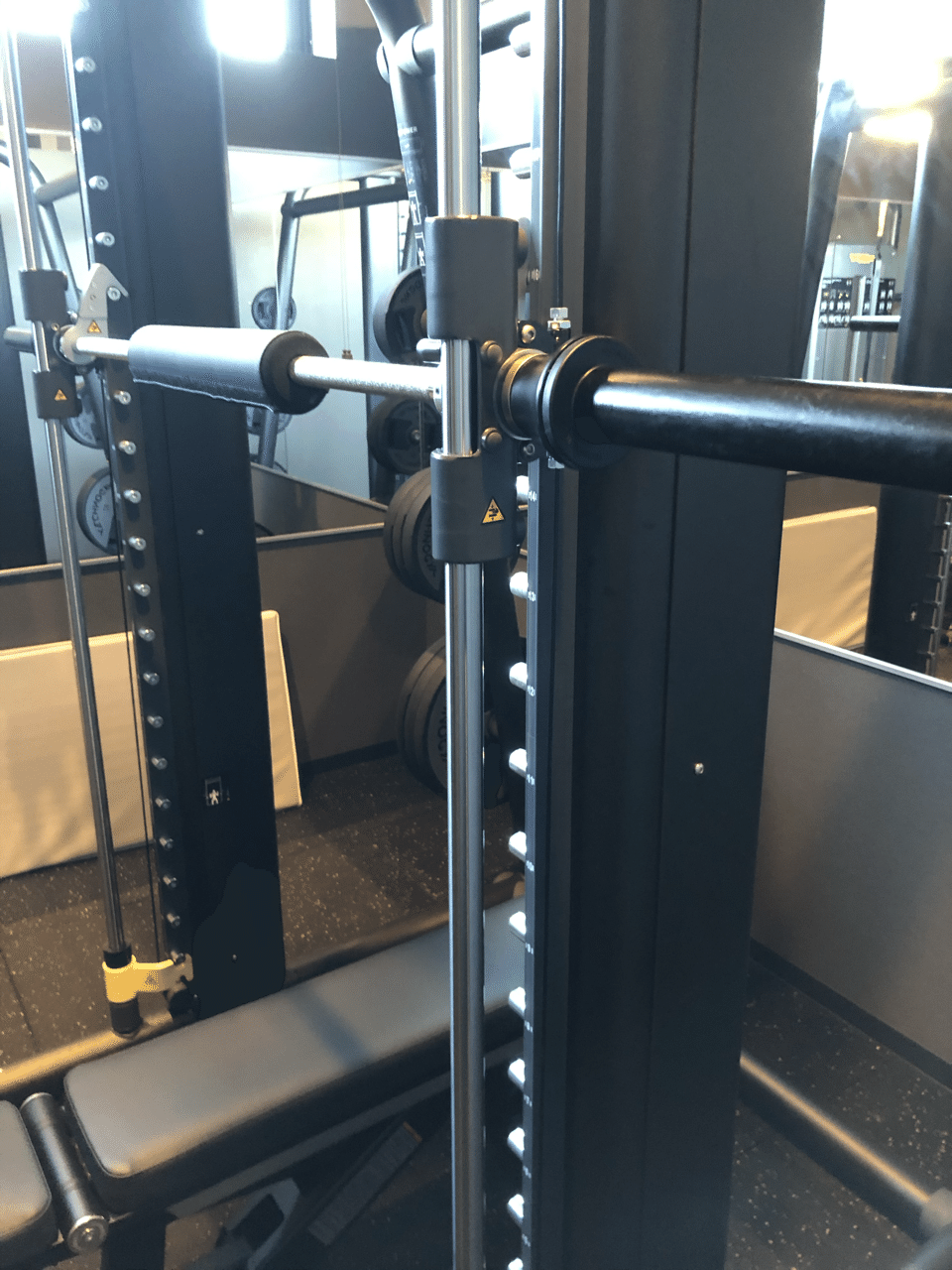 筋トレ初心者あるある】スミスマシンとパワーラックの違いとは