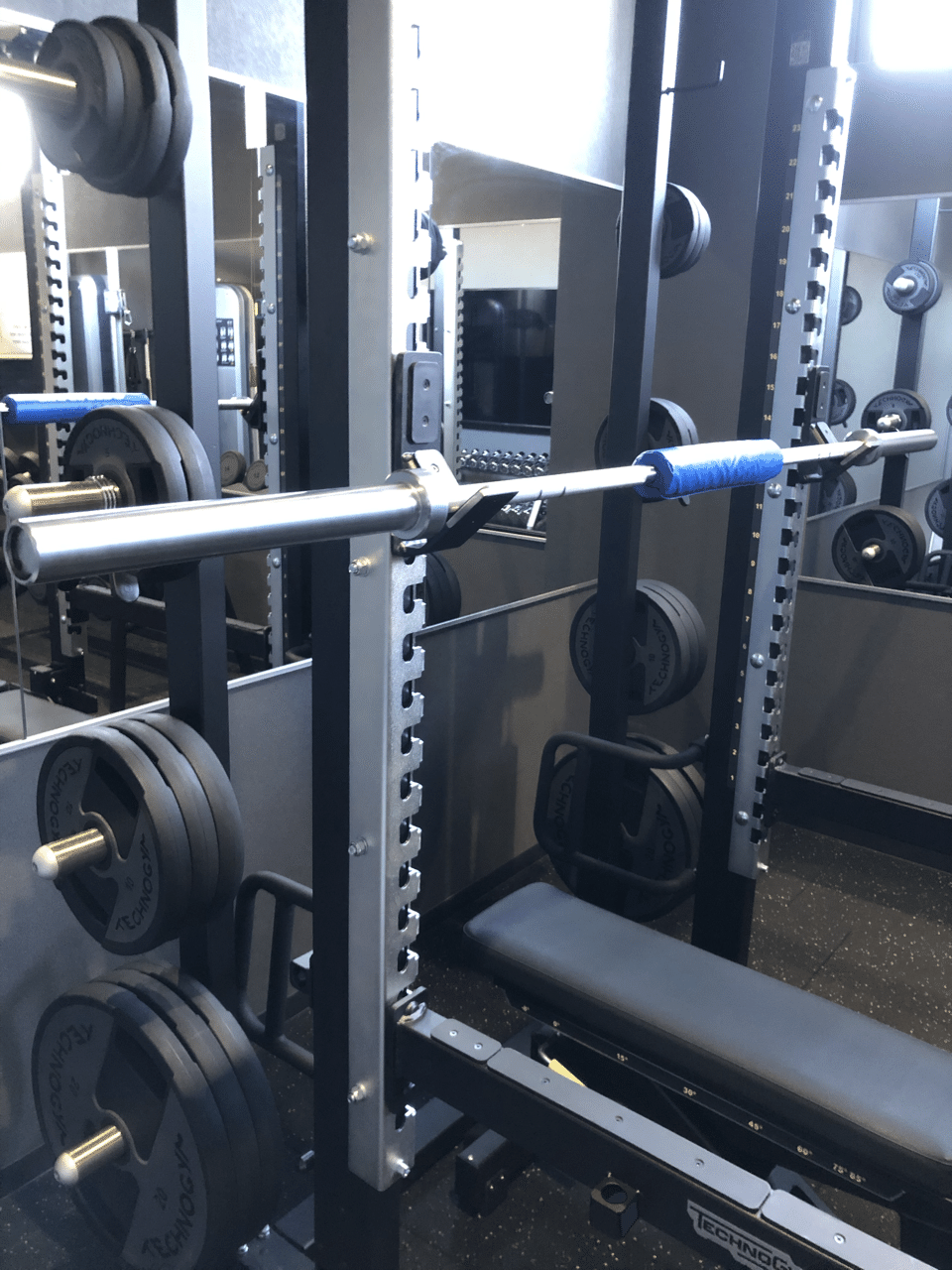 筋トレ初心者あるある】スミスマシンとパワーラックの違いとは