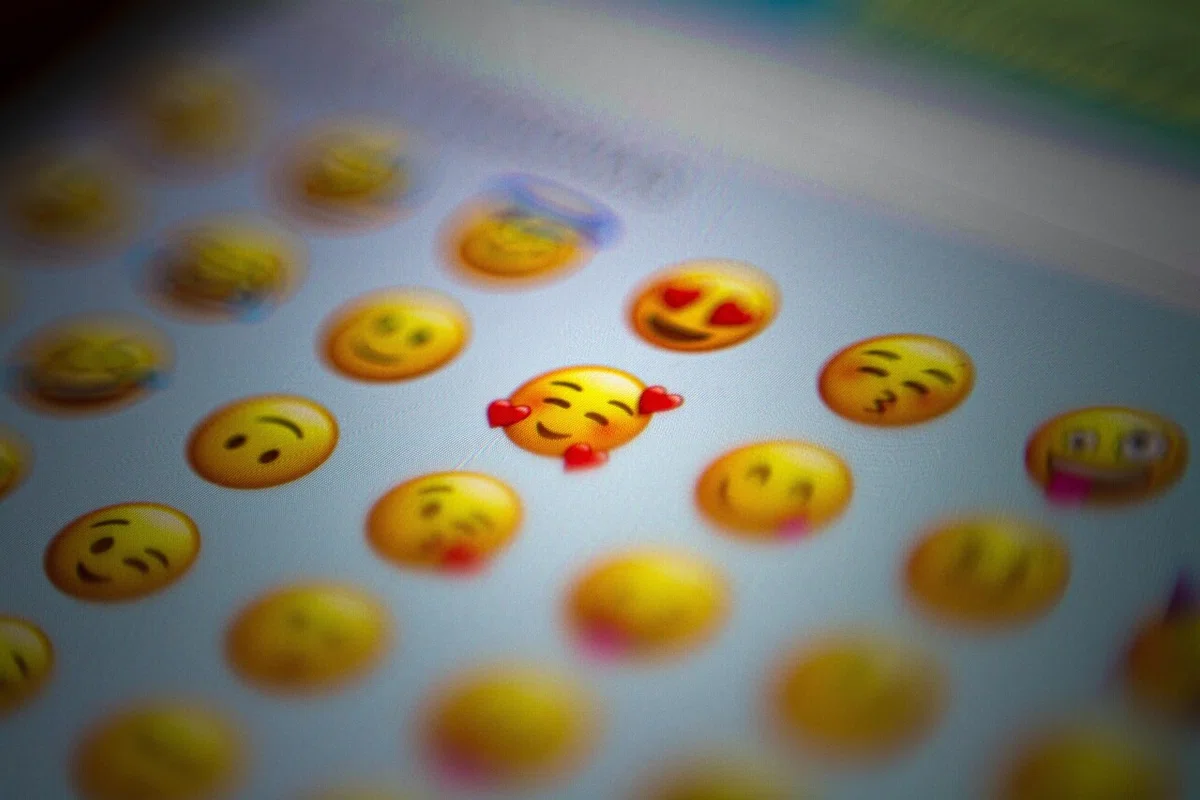 感情っぽい画像domingo-alvarez-e-Cs3y8Mn6-Gk-unsplash