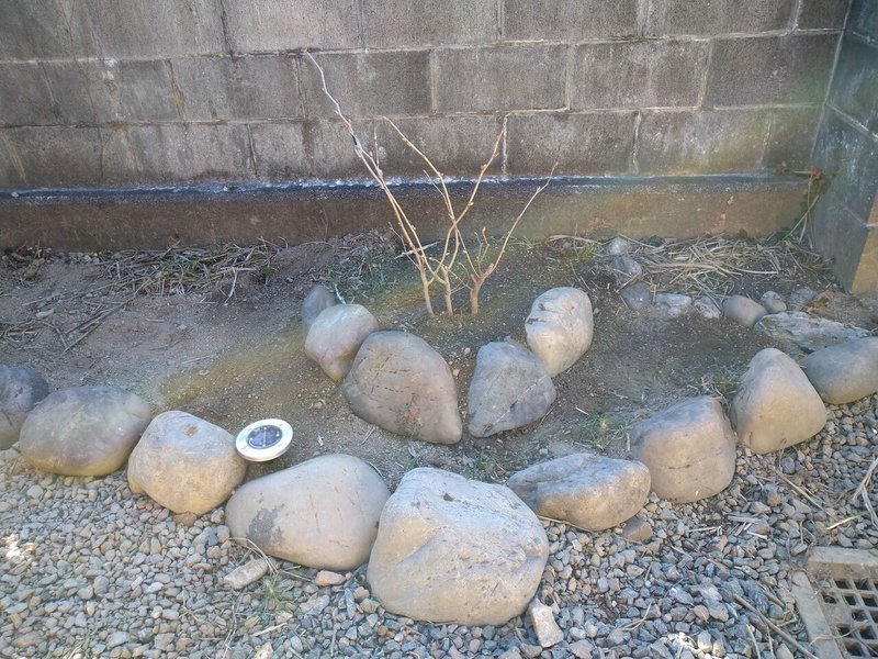 お庭づくり 石の花壇と砂利小径 ここ 古民家 Note お庭づくり 石の花壇と砂利小径 ここ 古民家 Note