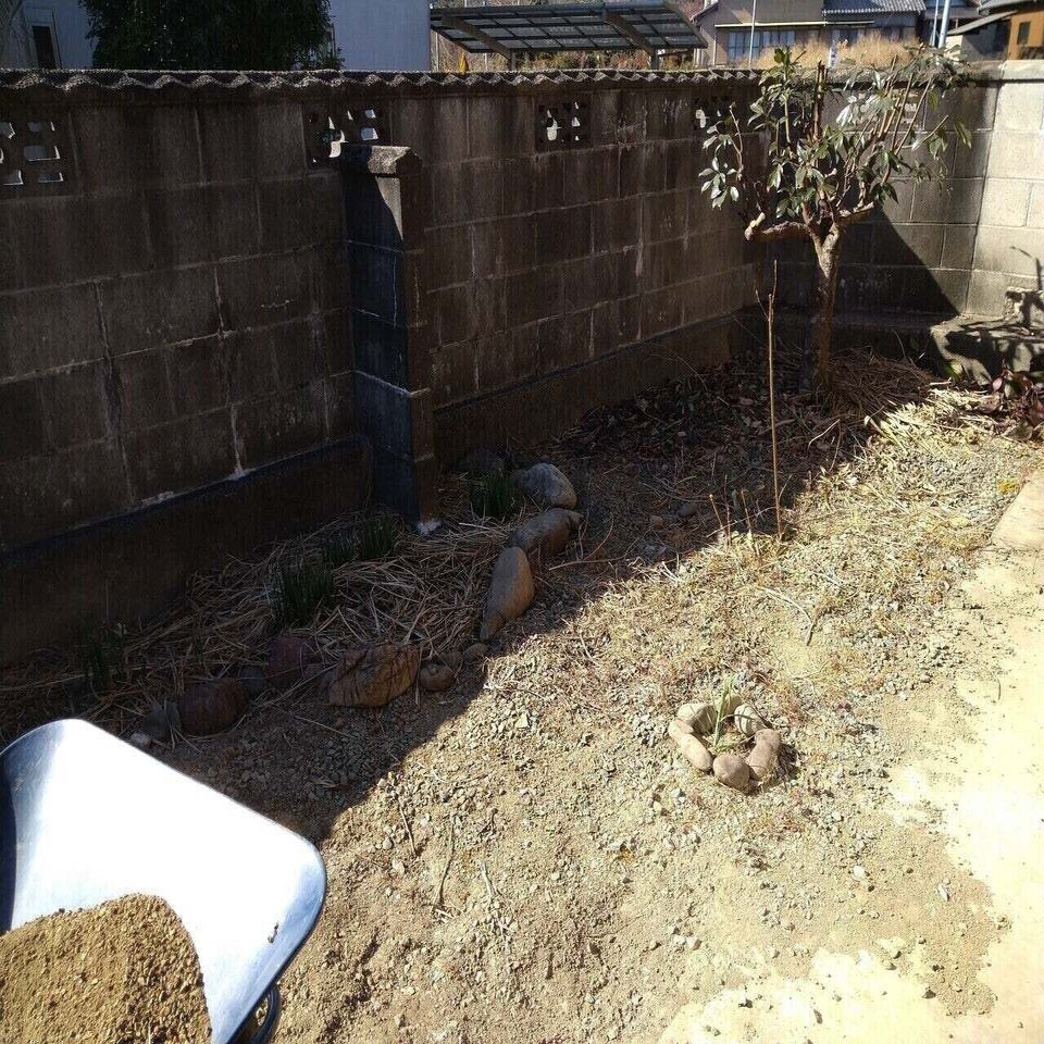 お庭づくり 石の花壇と砂利小径 ここ 古民家 Note