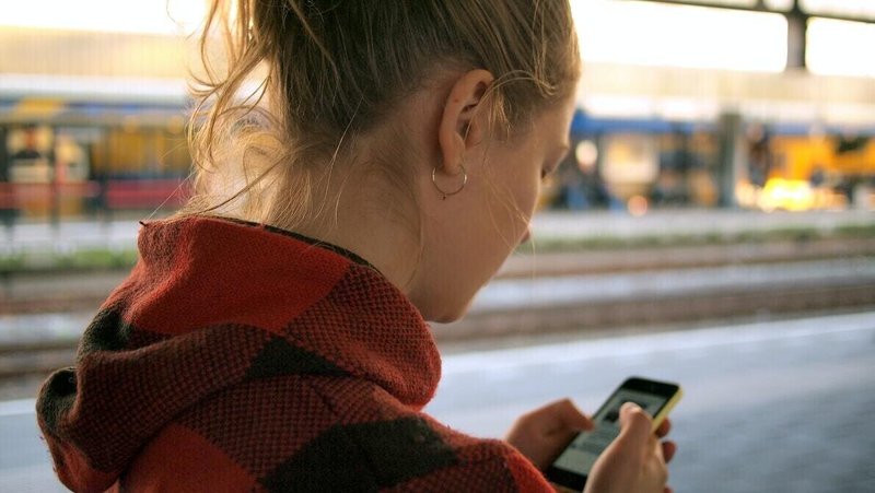 恋人の携帯を勝手に見る心理 絶対に見ない方がいいです 江夏 岳 Note