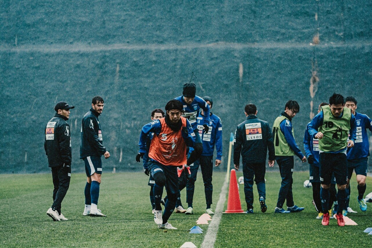 4日目は新ユニフォームでのポージング撮影の裏側を 横浜fc Official Note