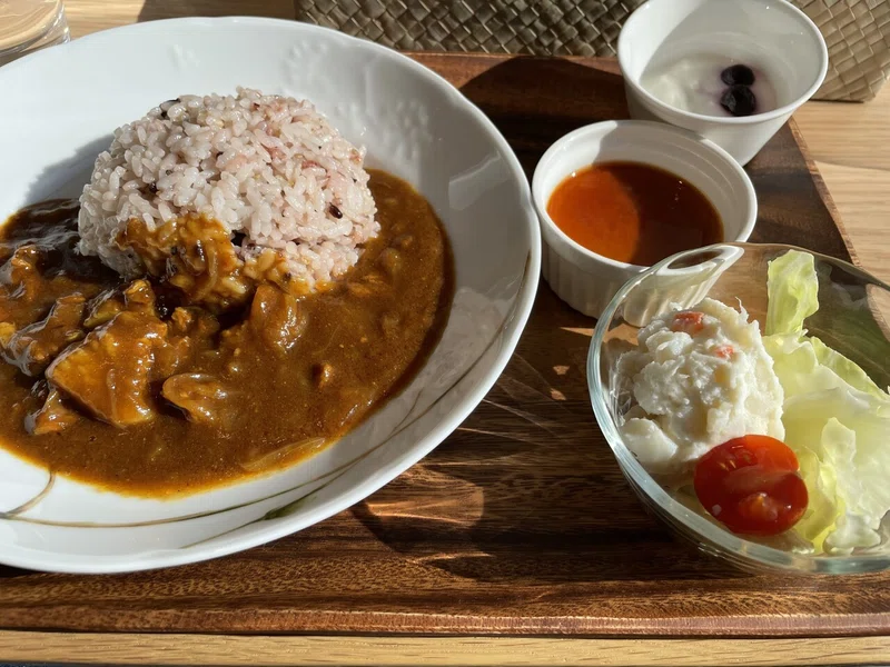 福島駅東口にできた Cafe1 で食べられるポークカレーセット Invincible Hound Note