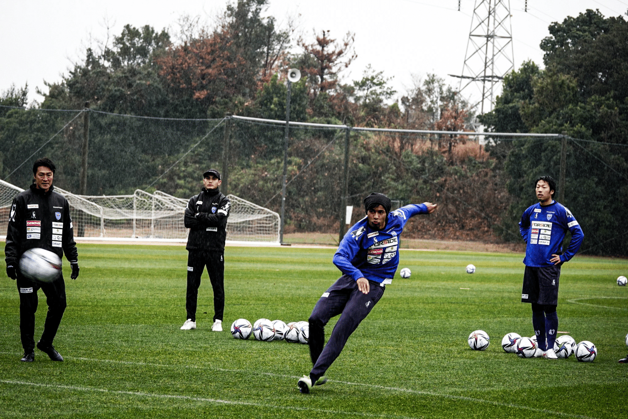 4日目は新ユニフォームでのポージング撮影の裏側を 横浜fc Official Note