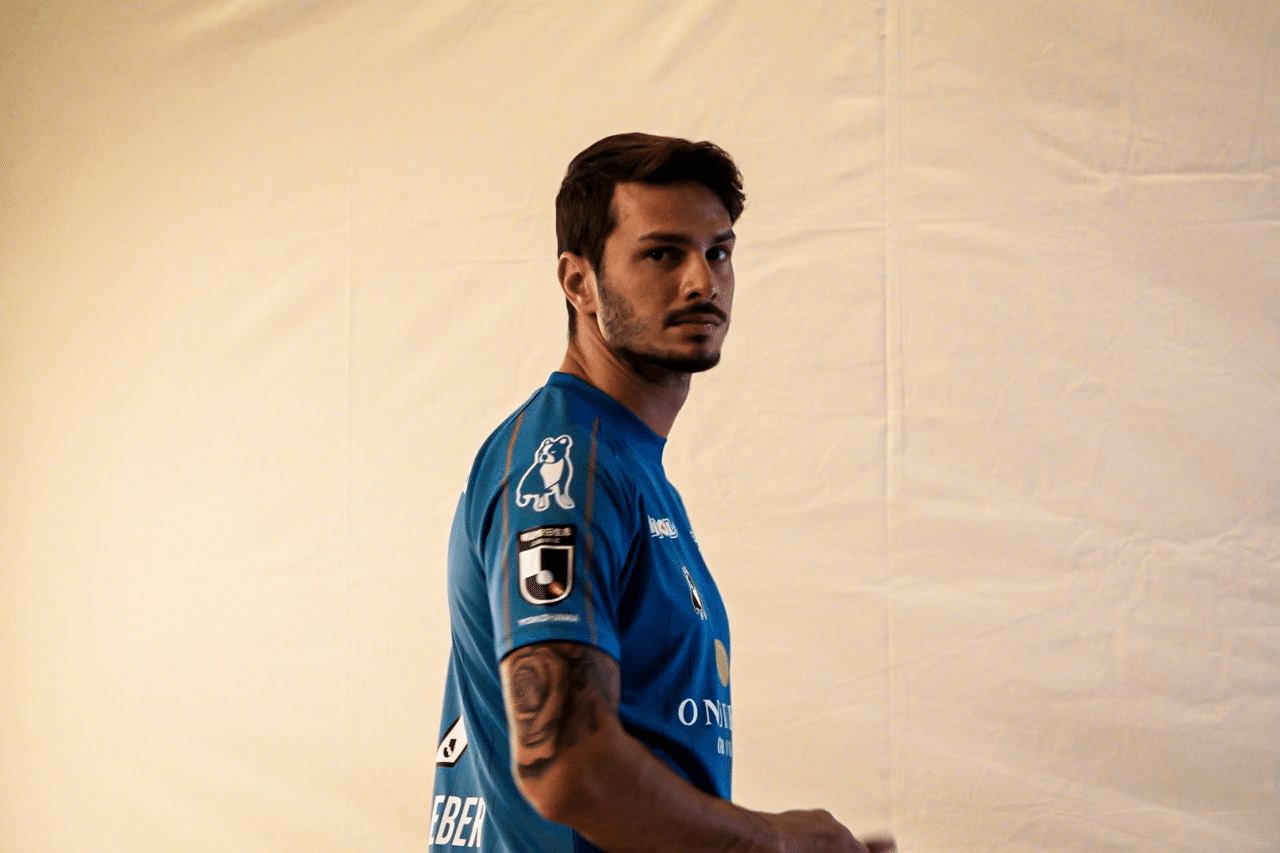 4日目は新ユニフォームでのポージング撮影の裏側を 横浜fc Official Note 4日目は新ユニフォームでのポージング撮影の裏側を 横浜fc Official Note