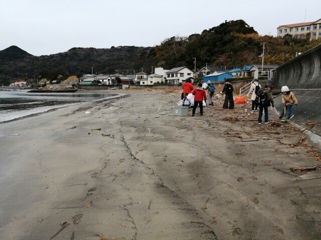 海岸ゴミ拾い1