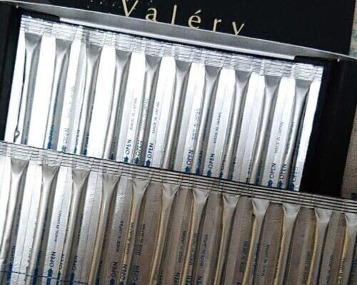 ヴァレリー ドラッグストアで売ってる テレビcm中のまつげ美容液 Momoirons Note