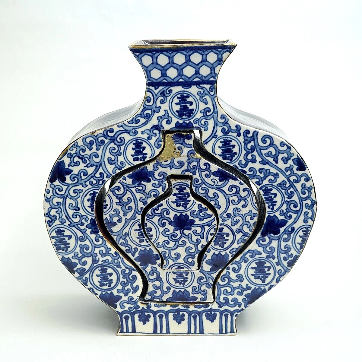 青色の陶芸壺 お坊さんデザイン ツタンカーメン堂の新春秘宝展」インタビューその①陶磁器担当者｜青山泰文
