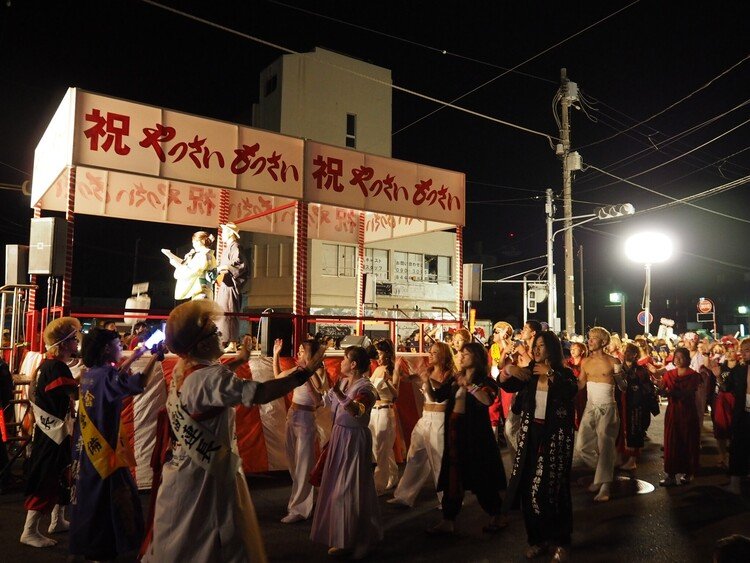 「おっさ」を掛け声に港町木更津が心を一つにする踊り大会。
#やっさいもっさい踊り大会
#まつりとりっぷ
#8月
#千葉県
https://j-matsuri.com/