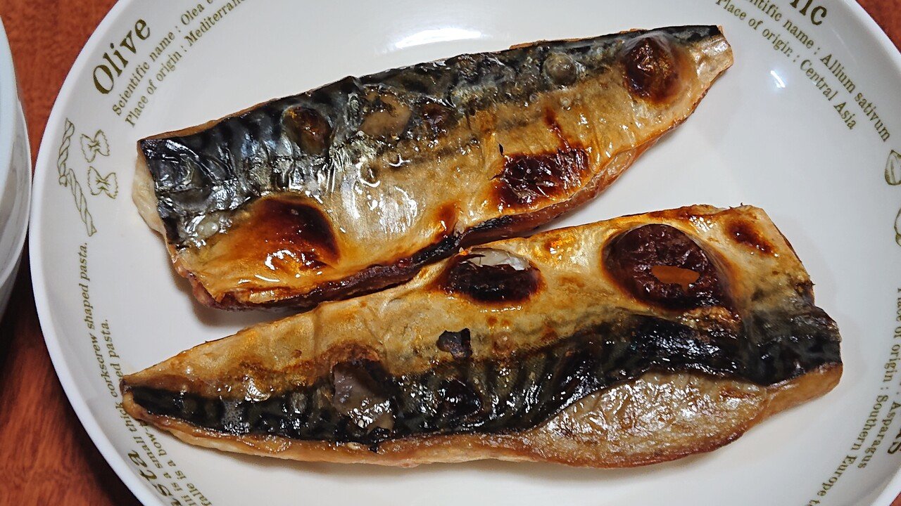 ちょっととても疲れてます キーマカレーにハヤシライスのルーを入れる位には精彩を欠いています もったりとした重たい何かが出来上がりました 最近ガスコンロの魚焼きグリルを初めて使いました 鯖の塩焼きが キースケ Note