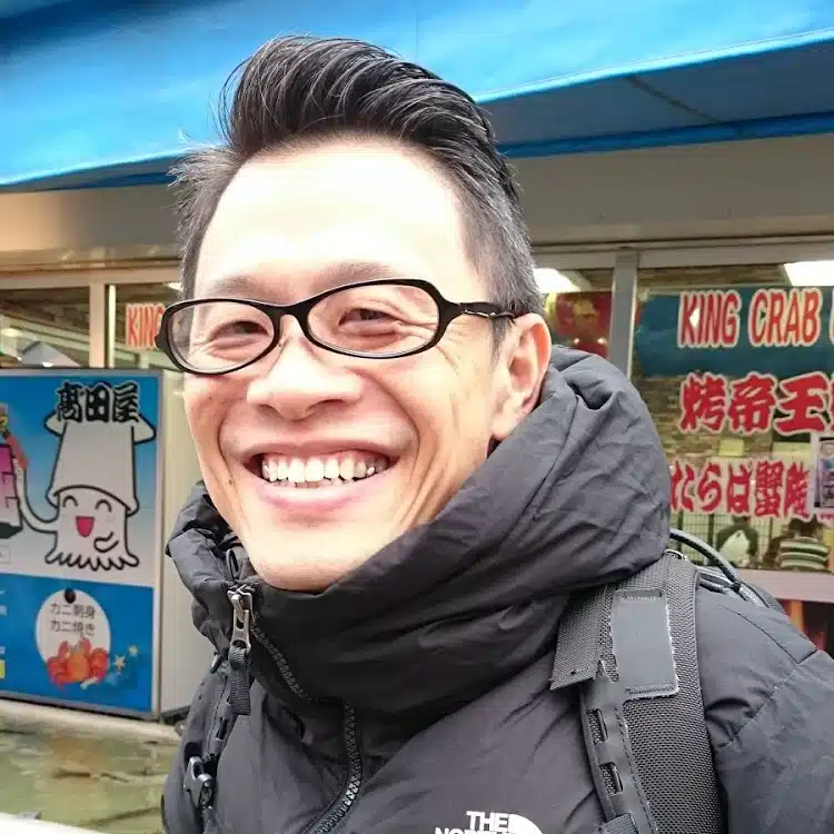 ハガキコミュニケーションとスケートボードが大好きな男
