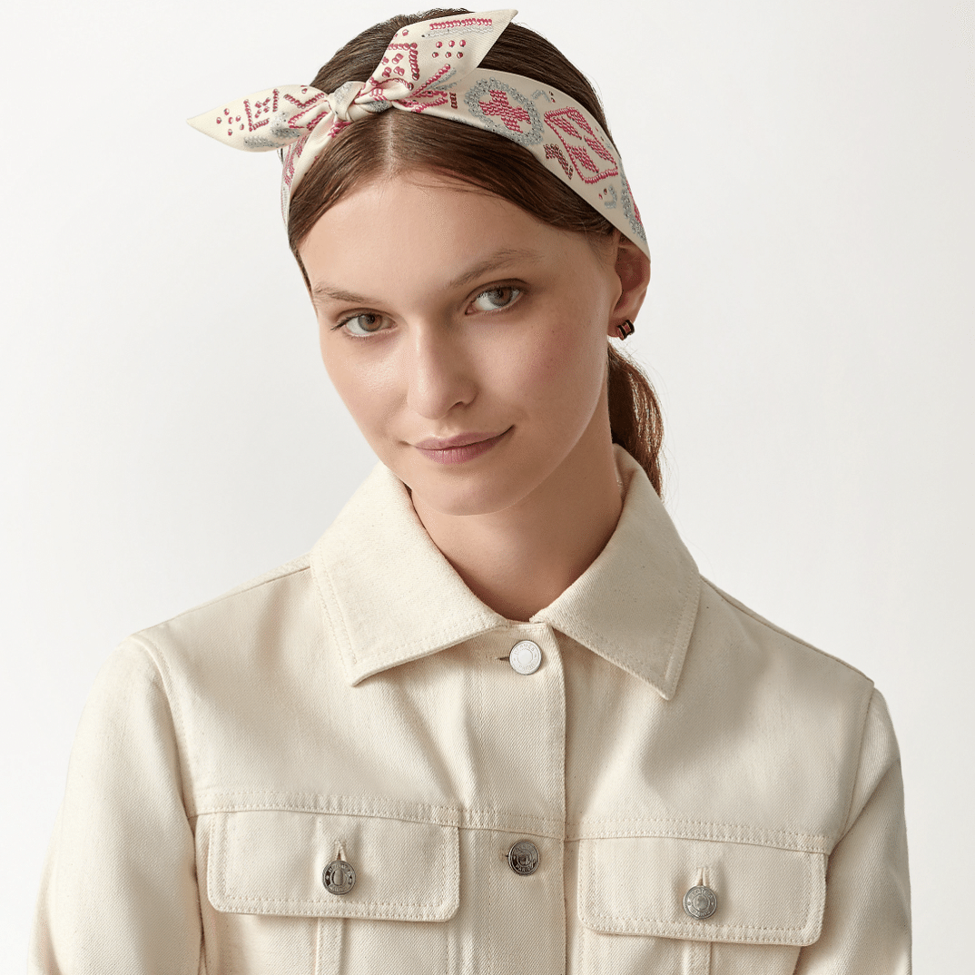 緊急入荷！ Hermes エルメスのツイリー ケリー・アン・ペルル Crème