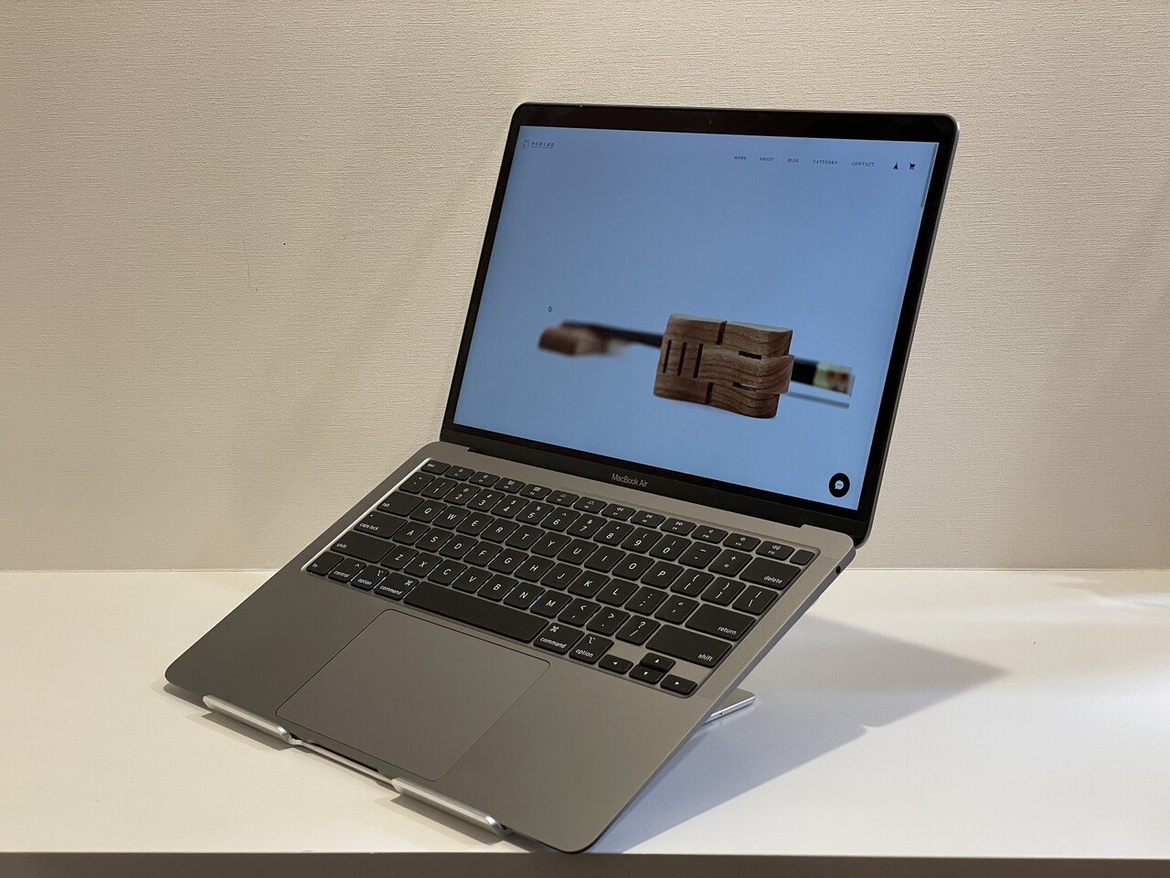 Pcスタンドでキーボードの位置が高くなっちゃったら次はこれ キーボード Logicool Mx Keys For Mac 中目黒土産店 Note Pcスタンドでキーボードの位置が高くなっちゃったら次はこれ キーボード Logicool Mx Keys For Mac 中目黒土産店 Note