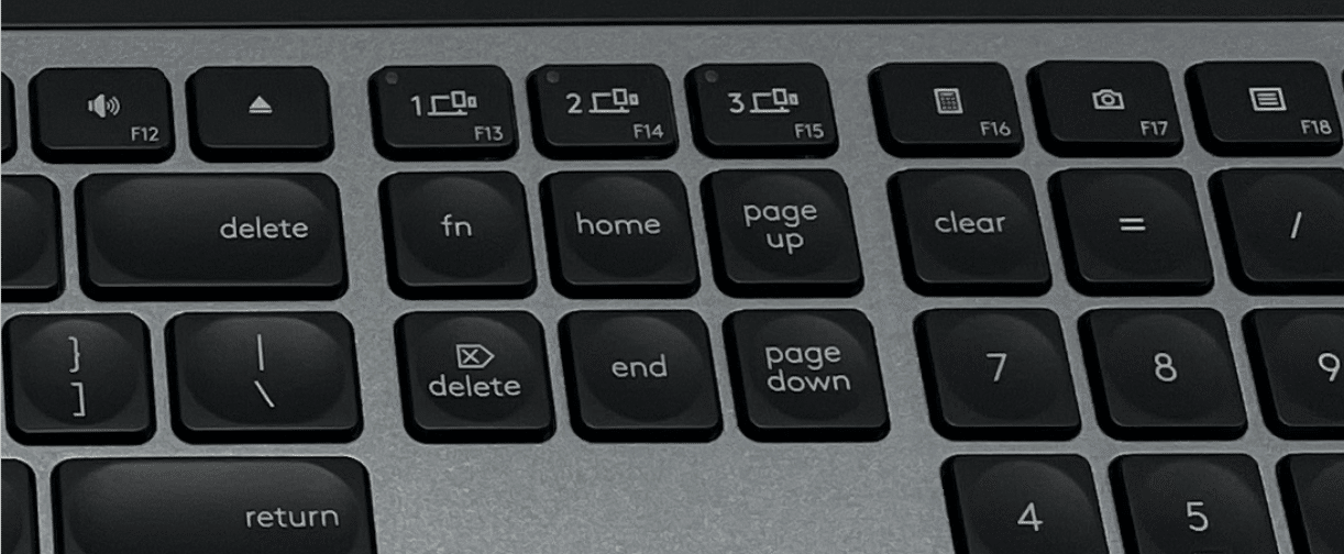 となります Mx Keysとpcスタンドの通販 By みかさ ラクマ キーボード