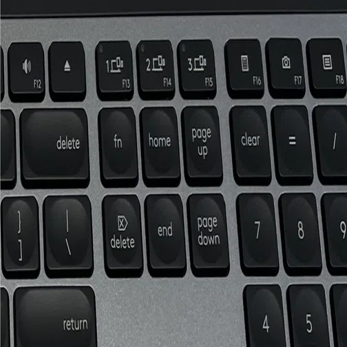 PCスタンドでキーボードの位置が高くなっちゃったら次はこれ