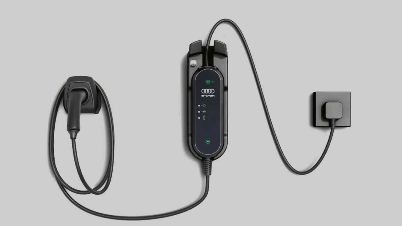 すべての電気自動車を充電できる最強の充電設備は「コンセント」だ