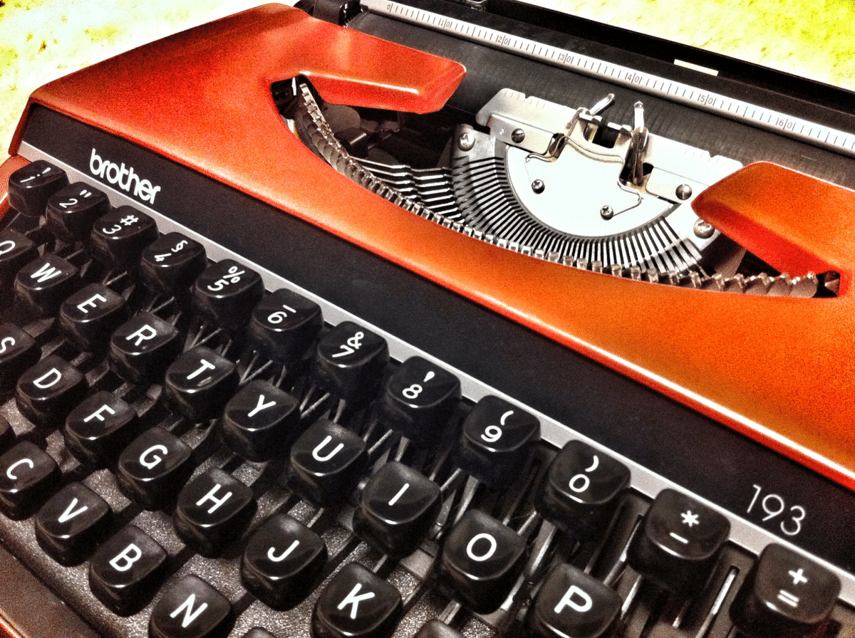 ブラザー 英文タイプライター Type writer おとなしく