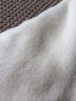 黄色いひな鳥を作るために こんな布を引き出しから引っ張りだしました いつ買ったかなあ これ 思い出せないけど 厚手ニット地でウール100 なのによく 伸びるんです 質感おわかりいただけますか 羊毛倉庫 Note 黄色いひな鳥を作るために こんな布を引き出しから引っ張りだしました いつ買ったかなあ これ 思い出せないけど 厚手ニット地でウール100 なのによく 伸びるんです 質感おわかりいただけますか 羊毛倉庫 Note