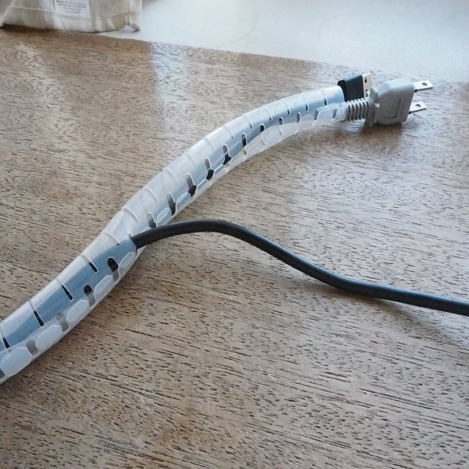 ガチ勢のケーブル保護チューブを導入したら 大嫌いなケーブル整理が快感に変わった話 山下義弘 ドケットストア店主 Note