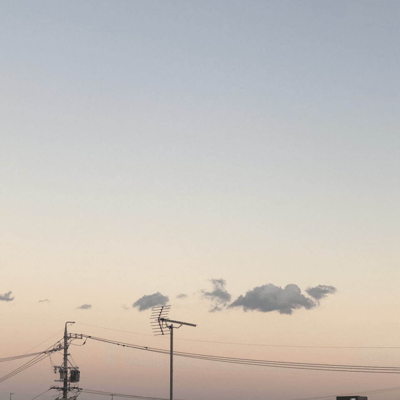 夕焼けが綺麗で いつもより高い所から空を見てみた 一つ階が違うだけでこんなにも見える世界が変わるのか と思った 見る場所がすこし変わるだけで見える景色 は大きく変わる これは空だけじゃないかもしれない Nie Note 夕焼けが綺麗で いつもより高い所から空を見てみた 一つ階が違うだけでこんなにも見える世界が変わるのか と思った 見る場所がすこし変わるだけで見える景色 は大きく変わる これは空だけじゃないかもしれない Nie Note