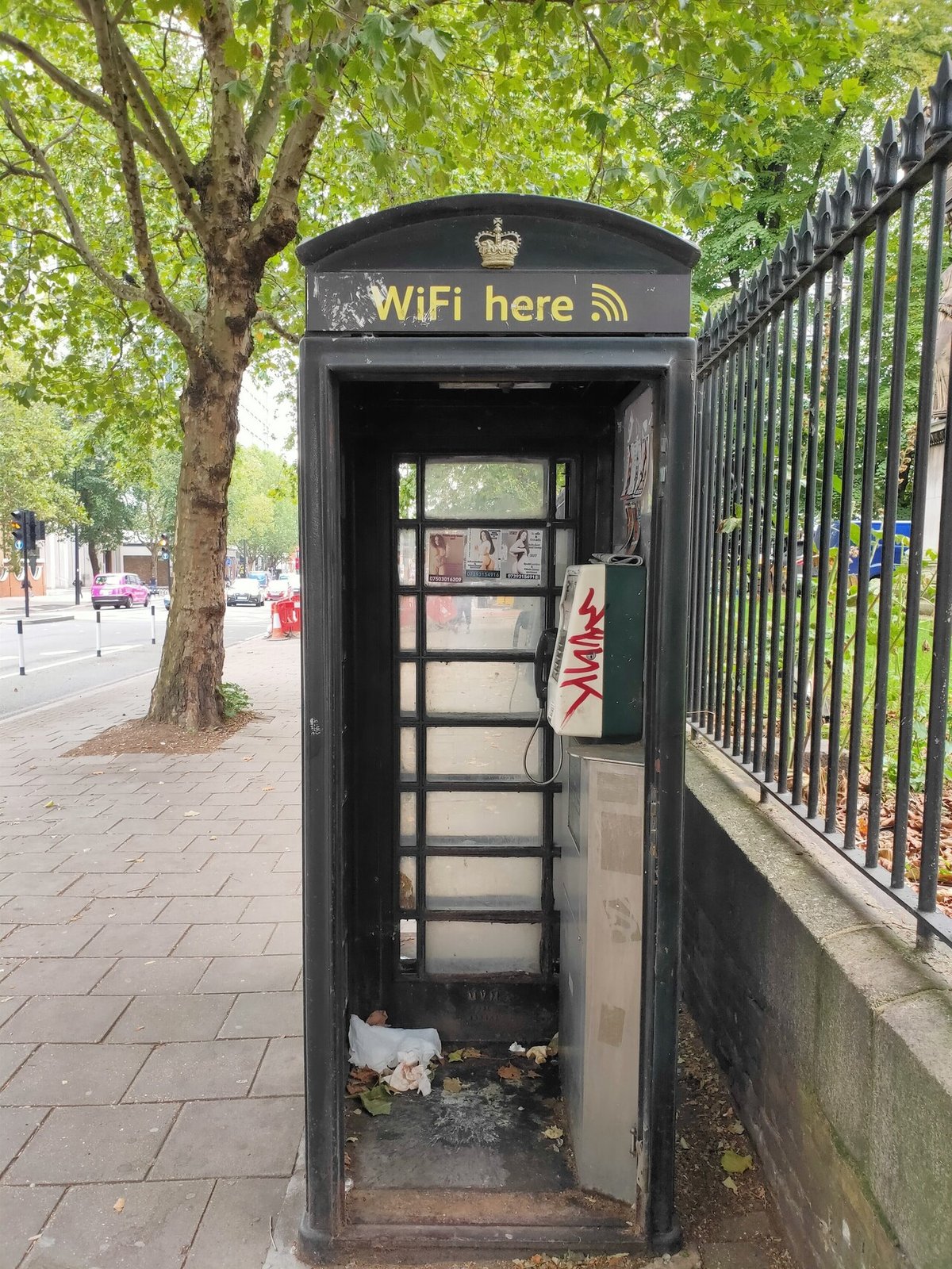 英国の赤い電話ボックスは借りられる／買えるらしい【利用例】｜小泉成文 