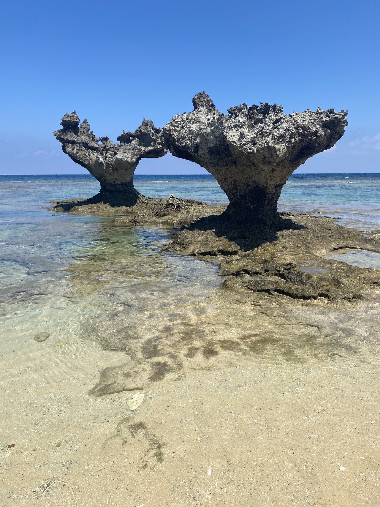 去年 沖縄のハートロックに行きました パワースポットと呼ばれる場所で写真を その時の私は既に同棲解消が決まってて いいことあればと思って友人と行った ハートロック 待ち受けにしてから1か月後 元々良い人だ Monotorne Note