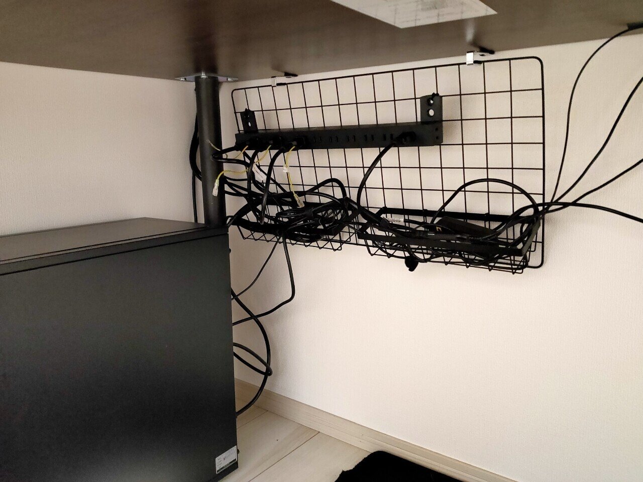 Pcデスク配線周りを100均diyで整理 ひまパパ Note Pcデスク配線周りを100均diyで整理 ひまパパ Note