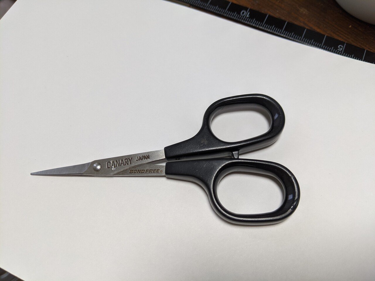ペーパークイリング他クラフトで使っているマイはさみは Canary 極細デザイン用ボンドフリー です 細かいフリンジが作りやすい 粘着シートなどを切ってもベタベタしない サイズが小さいので いのうえなお実 Note