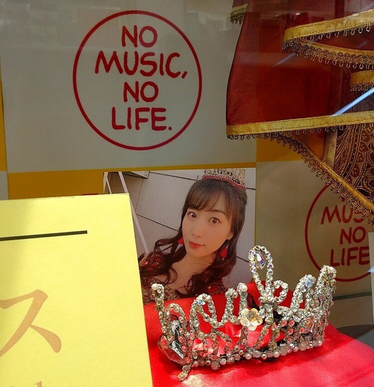 応援しているアイドル #放課後プリンセス の衣装を見に #新宿 のタワーレコードへ！