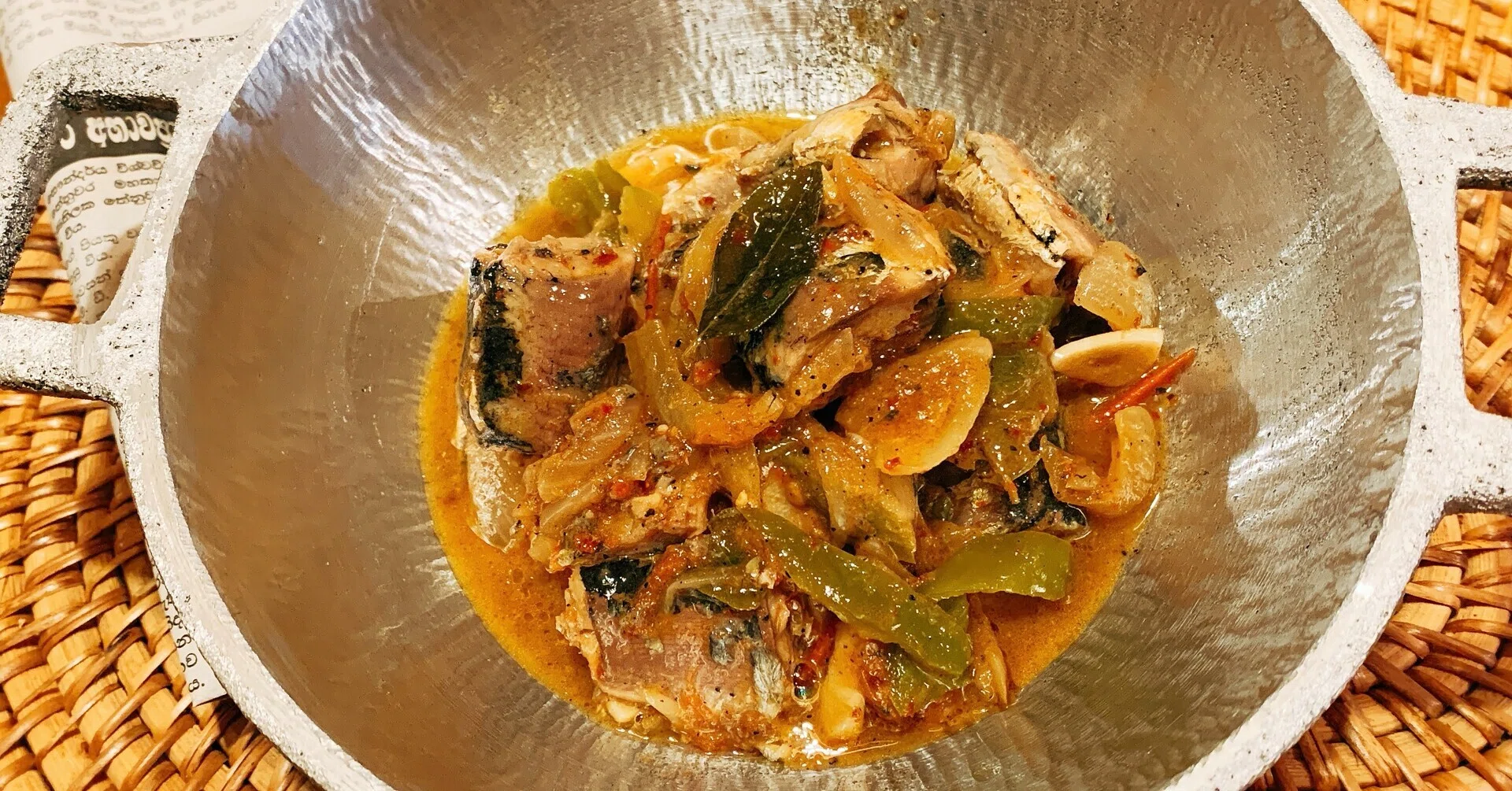 さかな天国で、敢えての「缶詰」スリランカカレー！｜サライラサイ