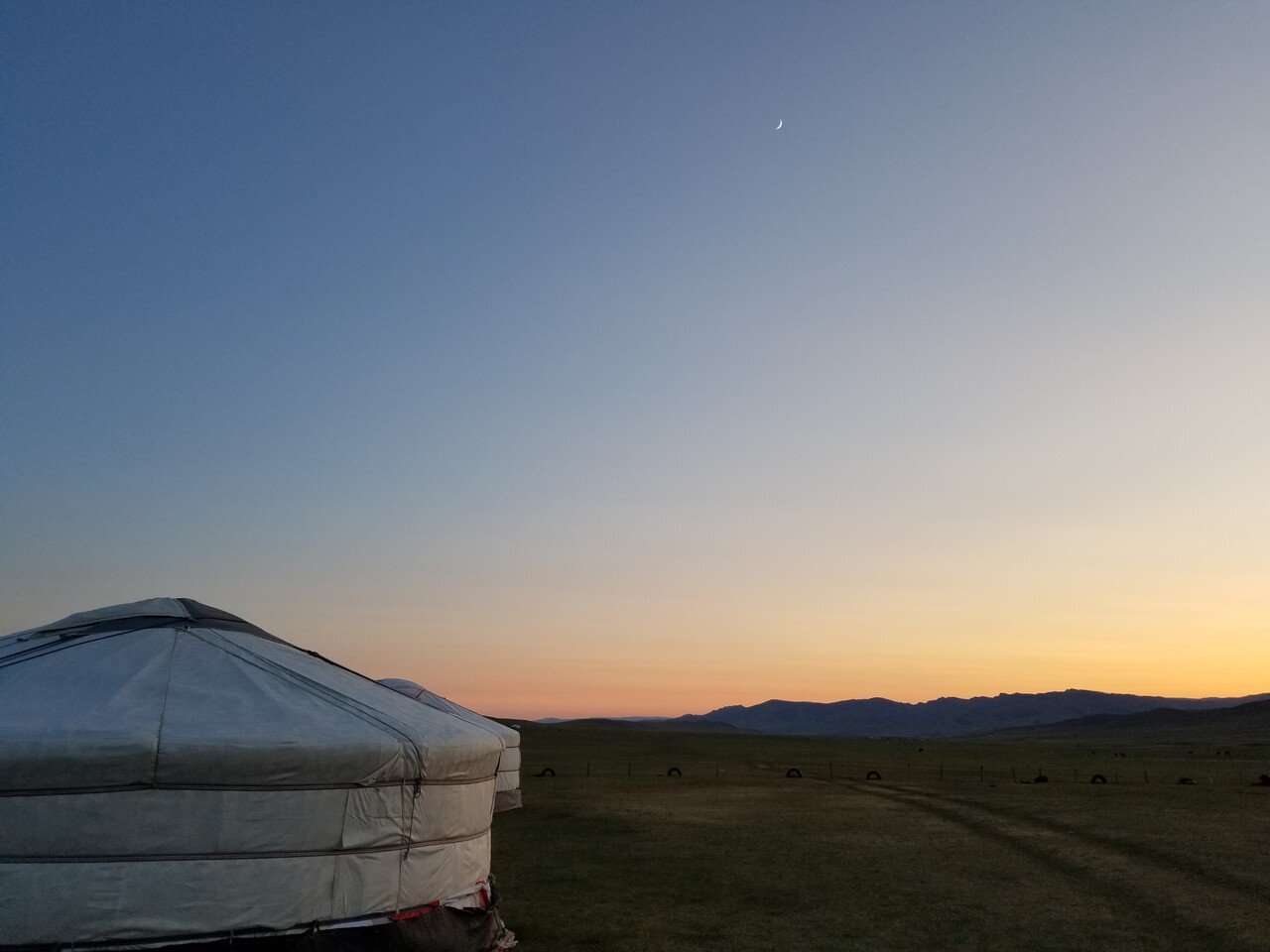 モンゴルの草原 ゲルの内部 ご飯 景色 トイレを一挙大公開 Mari Note モンゴルの草原 ゲルの内部 ご飯 景色 トイレを一挙大公開 Mari Note