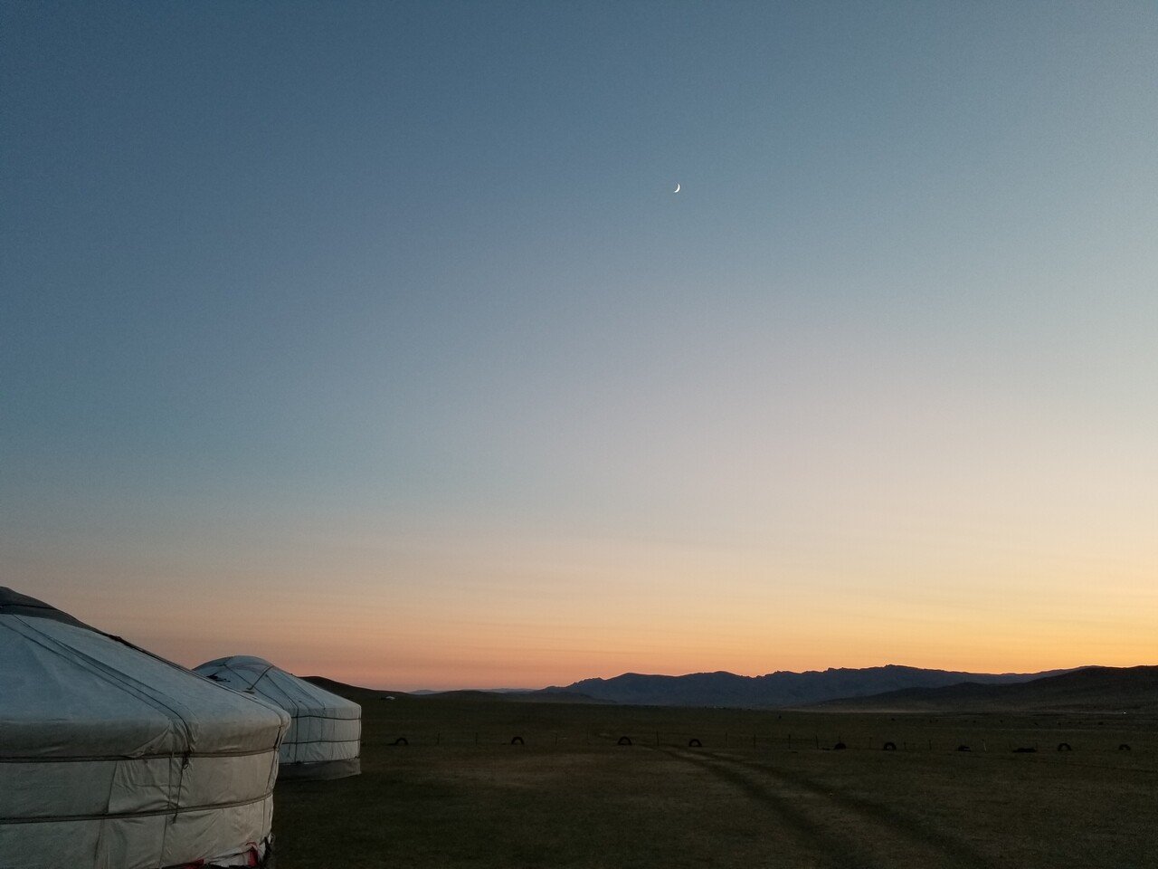 モンゴルの草原 ゲルの内部 ご飯 景色 トイレを一挙大公開 Mari Note モンゴルの草原 ゲルの内部 ご飯 景色 トイレを一挙大公開 Mari Note
