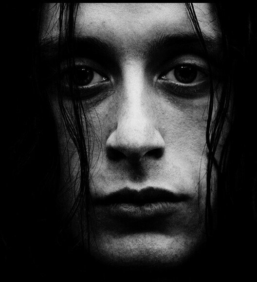 MORBID ANGELのTシャツを着たガキ