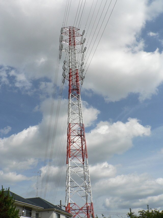 川世線14号。平成17年製のあたらしくてスリムな鉄塔。74m。2008年6月撮影。