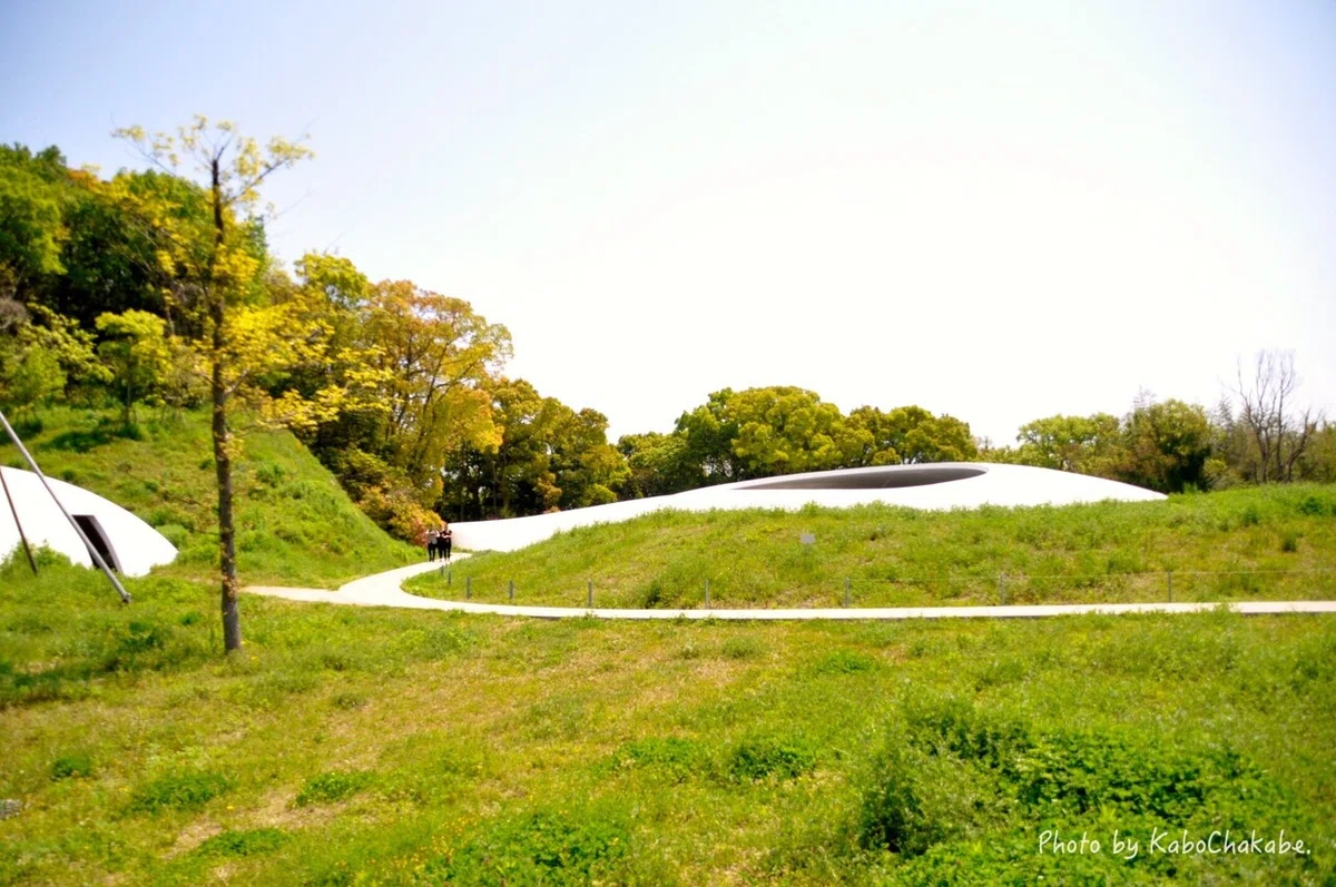 豊島美術館