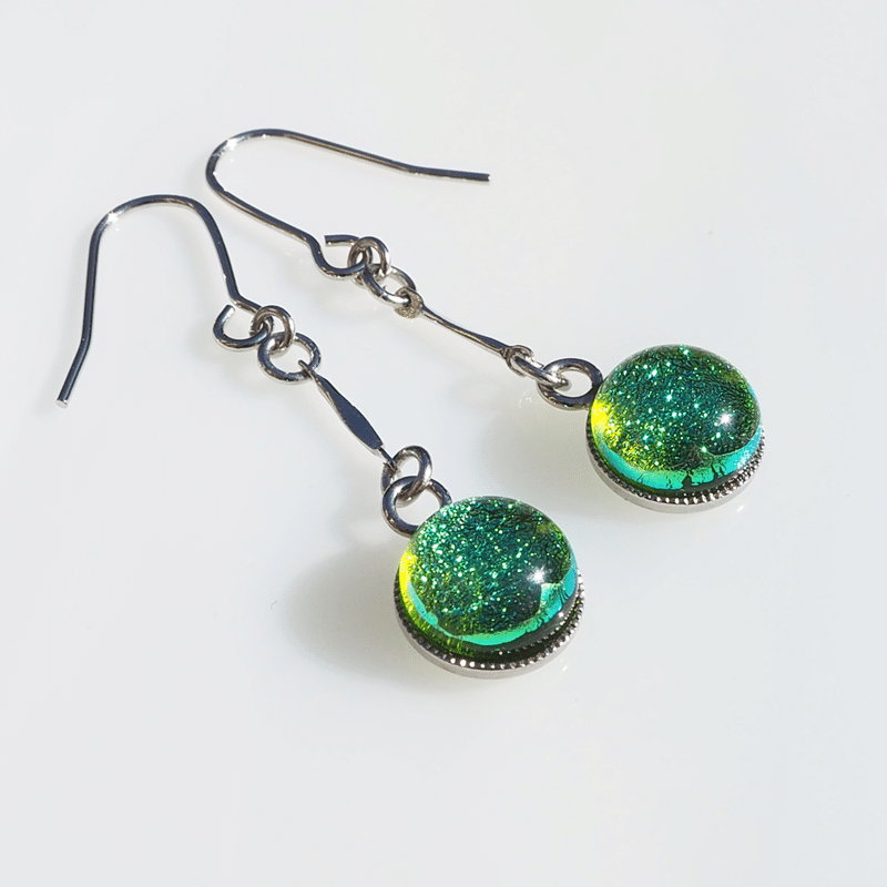 光るガラス きらり 若葉 ピアス イヤリング 金具選べます 新発売 かぷり す Note