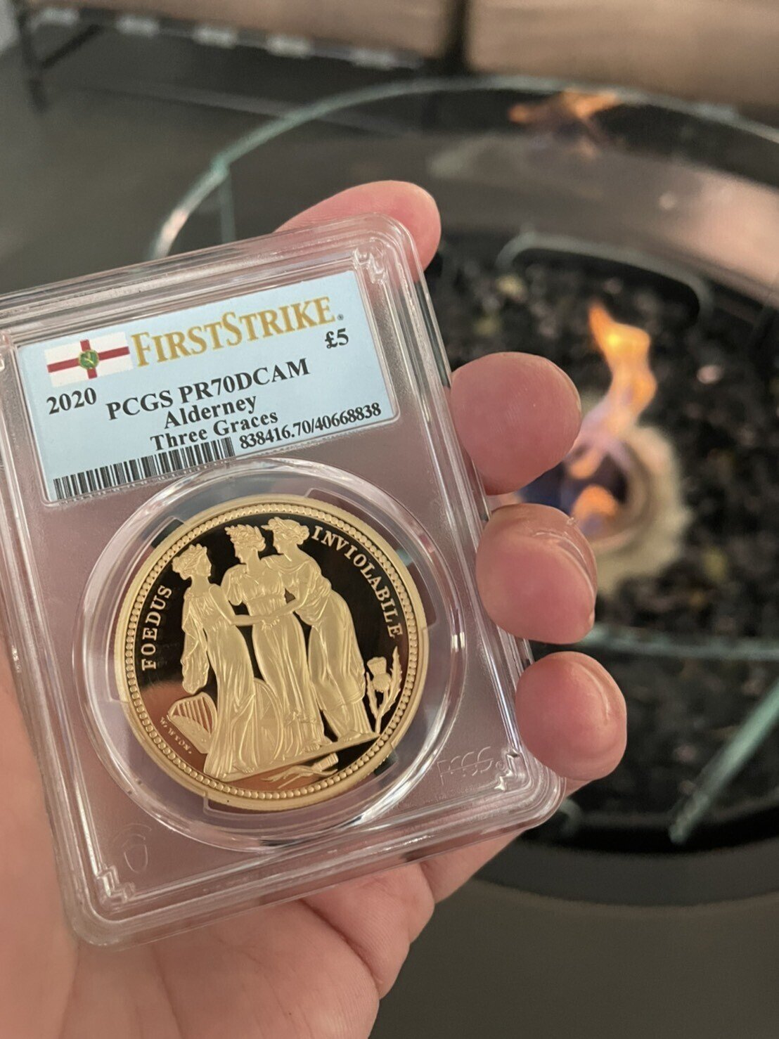 金貨 NGC PF70UC イギリス オルダニー エリザベス2 フォーグレイセス トレジャーコイン】2020年 イギリス領オルダニー島  スリーグレイシス”金貨” 到着しました！｜COCOIN.jp アンティークコイン専門サイト