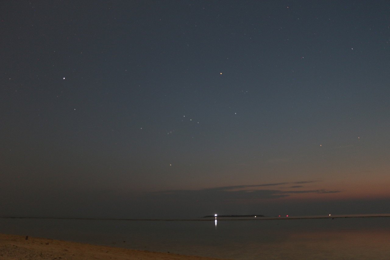 久々に砂浜の上から星を眺めました 夜でもあまり冷え込まなくなってきたこの時期 星空は心を穏やかにさせてくれます カゼレーサー Note