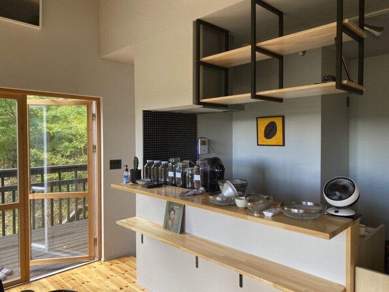 蓮井邸 2階に大きなデッキのある 森の中のスタジオ兼カフェ サクライホーム Note