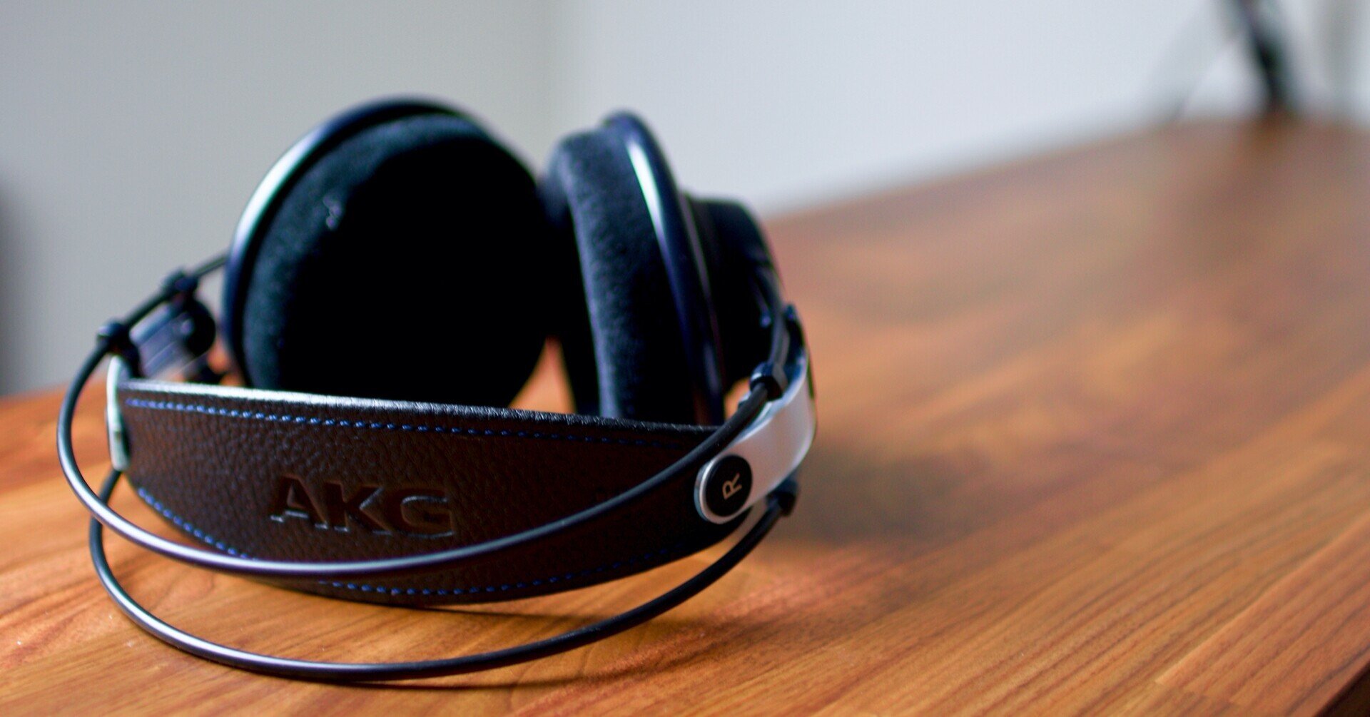 有線ヘッドホンのおすすめ AKG K702 半年使用レビュー!動画編集だけで 有線ヘッドホンのおすすめ AKG K702 半年使用レビュー!動画編集だけで