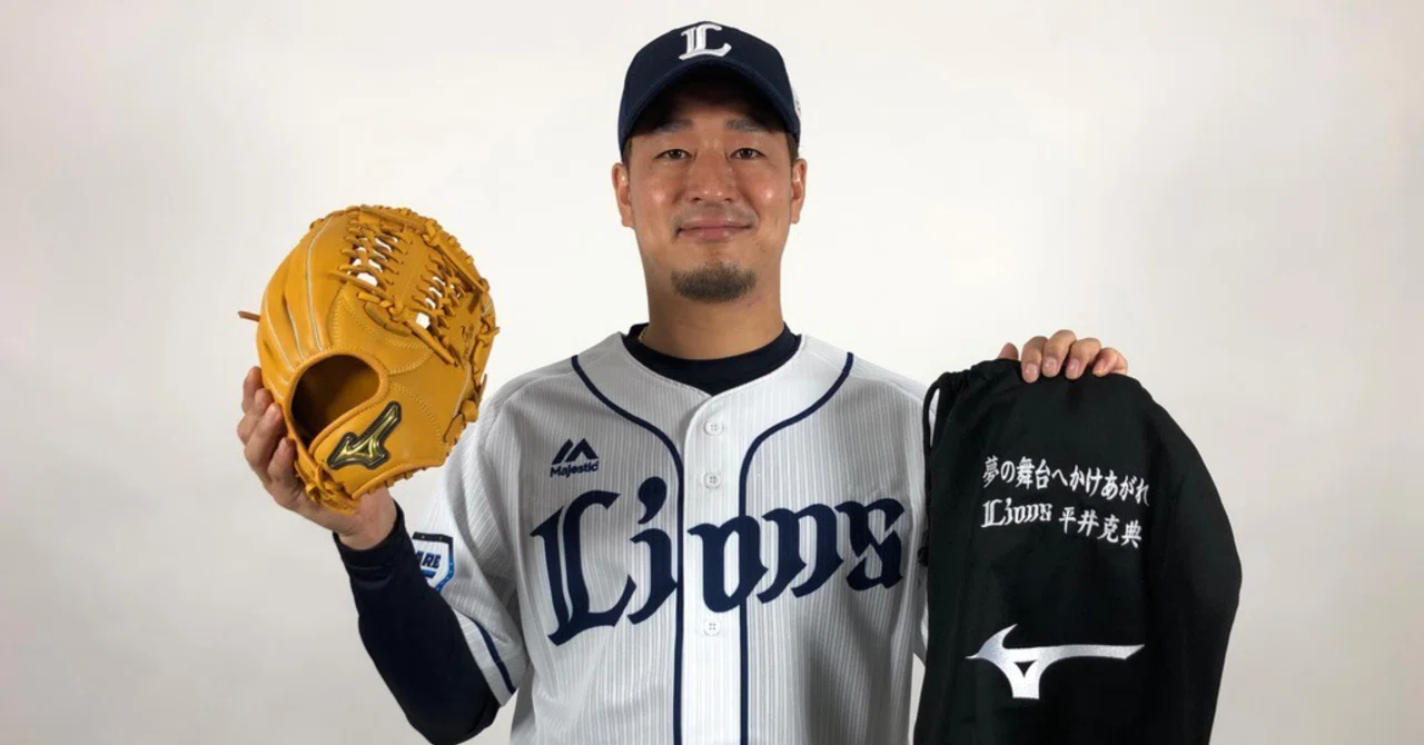 埼玉西武ライオンズ平井克典選手よりグローブ41個ご寄贈頂きました