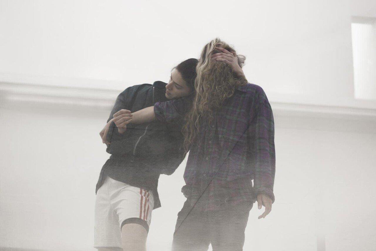 私たちの中にある「不安」を形にするアーティスト、Anne Imhof(アンネ