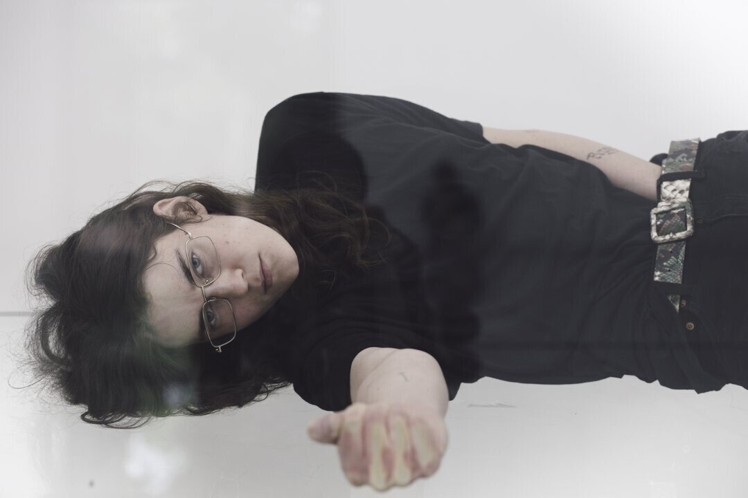 私たちの中にある「不安」を形にするアーティスト、Anne Imhof(アンネ