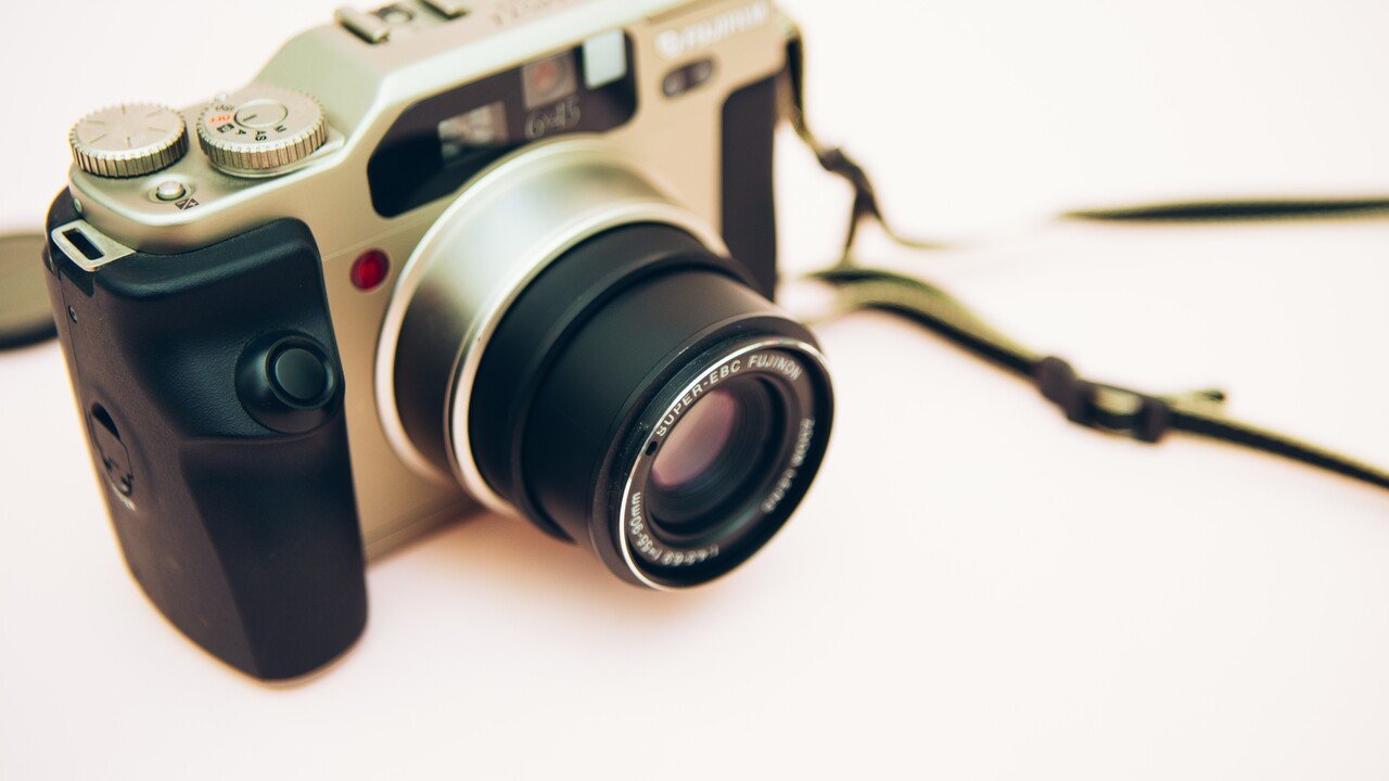 FUJIFILM gs645s 中判フィルムカメラ 6x4.5 【作例あり】 見た目で衝動買い】中判フィルムカメラGS645Sの実力はいかに