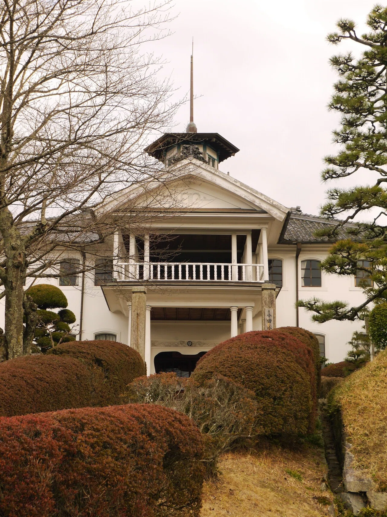 明るい未来の色ガラス「旧小田小学校」｜ヒトミ🏠建築好きnoter