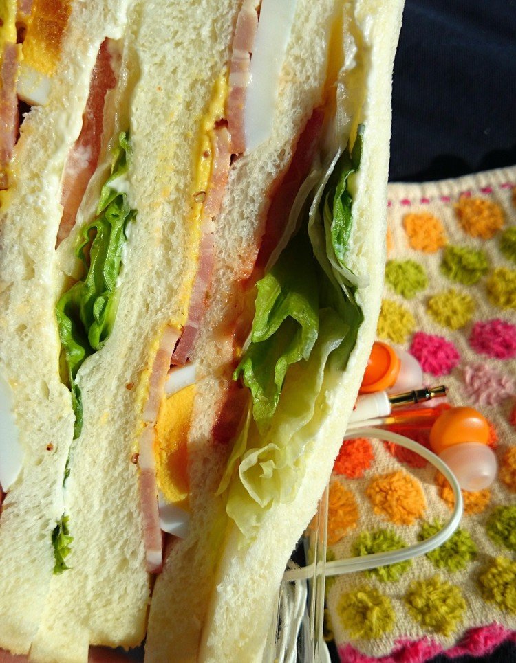 セブンのBLT  おひざにスタンバイ