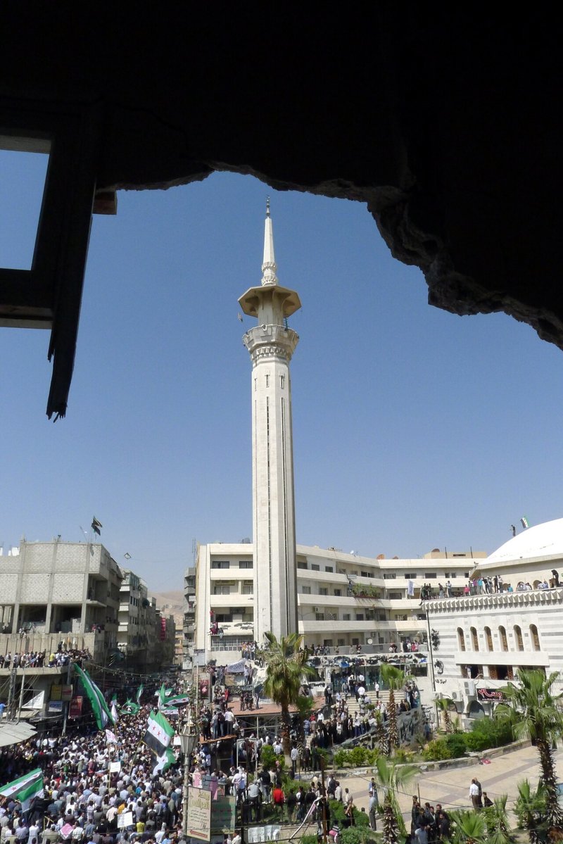 市民が撃たれる町 シリアの戦争で 友だちが死んだ 無料公開 戦場ジャーナリスト 桜木武史 ペリリュー 楽園のゲルニカ 武田一義 ポプラ社 こどもの本編集部 Note 市民が撃たれる町 シリアの戦争で 友だちが死んだ 無料公開 戦場ジャーナリスト 桜木武史 ペリリュー 楽園のゲルニカ 武田一義 ポプラ社 こどもの本編集部 Note