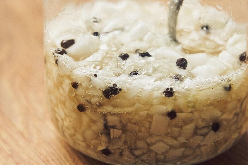 フレッシュで刺激的 癖になるポスト万能薬味 新玉ねぎの胡椒塩漬け 旬とスパイス 新玉ねぎ ブラックペッパー エスビー食品 フレッシュで刺激的 癖になるポスト万能薬味 新玉ねぎの胡椒塩漬け 旬とスパイス 新玉ねぎ ブラックペッパー エスビー食品