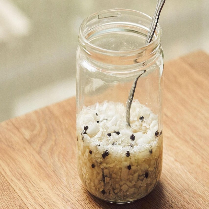 フレッシュで刺激的 癖になるポスト万能薬味 新玉ねぎの胡椒塩漬け 旬とスパイス エスビー食品